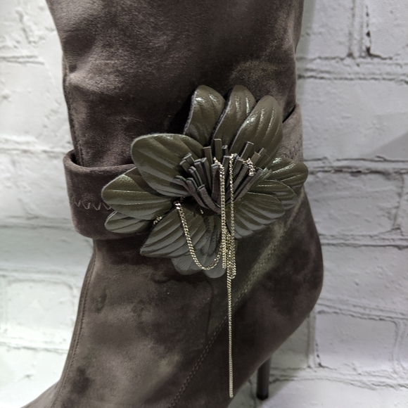 Suede grey knee high boots - Picture 7 of 8